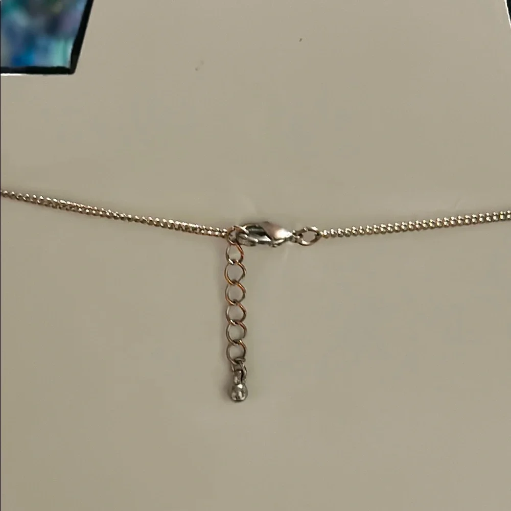 Elegant Silver and Gold Color Clover Necklace - Picture 6 of 8